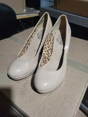 Nude Patent Platform Pumps with Leopard Insole